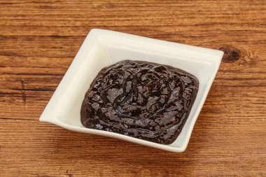 Kasede acı biber sosu var.