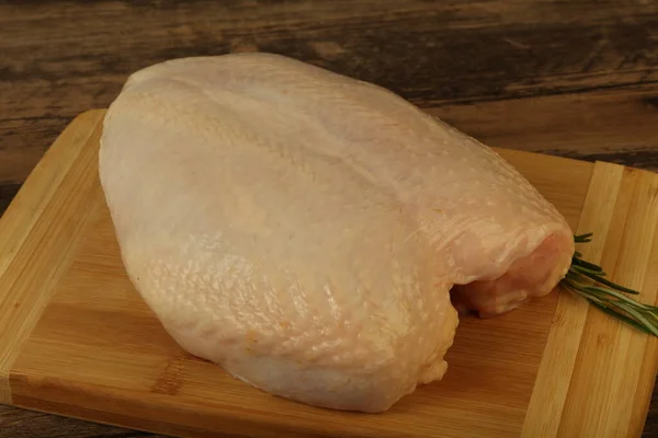 Poitrine Poulet Entière Crue Avec Peau Servie Romarin — Photo