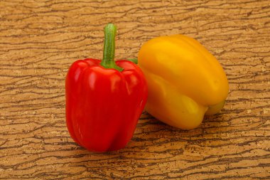 Olgun iki tatlı Bulgar dolma biberi