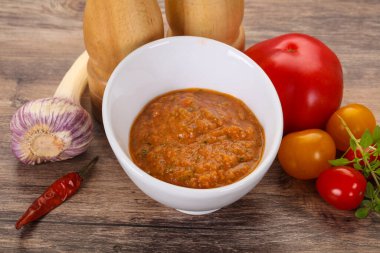 Meşhur İspanyol soğuk domates çorbası.