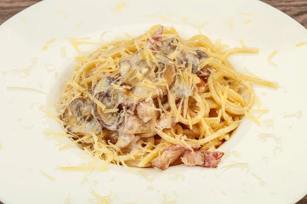 Mantarlı Makarna Parmesan Satranç Pastırma — Stok fotoğraf