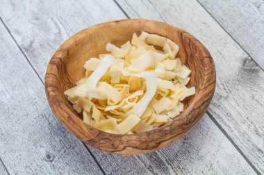 Hindistan cevizi kuru cipsi kasede atıştırmalık.