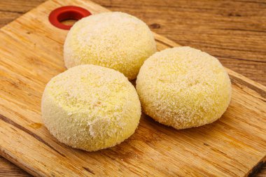 Çiğ patates ezmesi - doldurulmuş patates pirzolası - pişirmek için.