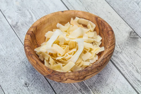 Hindistan cevizi kuru cipsi kasede atıştırmalık.