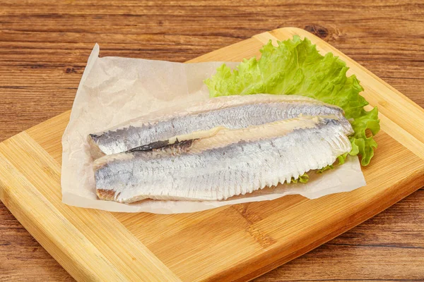 Filete Arenque Con Hojas Ensalada Sobre Tabla —  Fotos de Stock