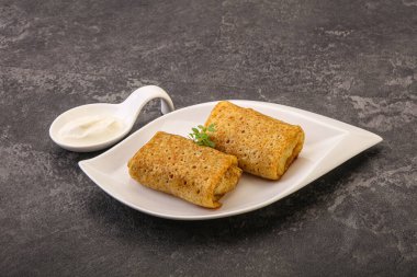 Ekşi kremalı krep.