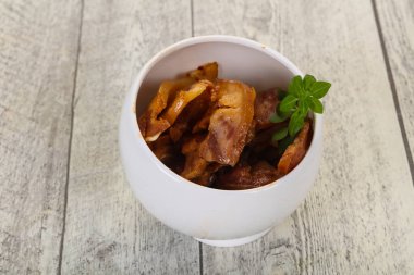 Kasede domuz kulağı var.