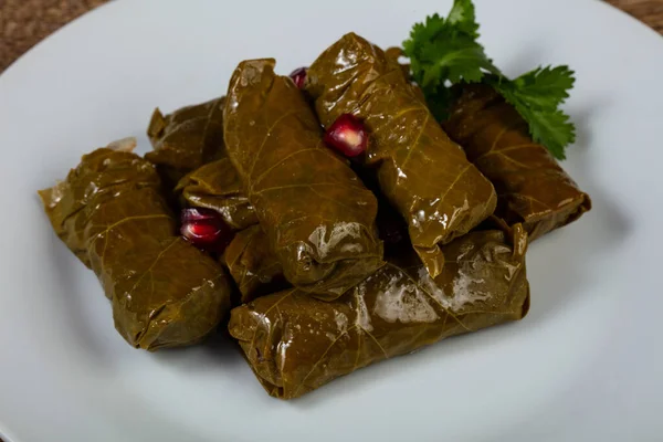 Hvid Traditionel Dolma Hakket Kød Drueblade - Stock-foto