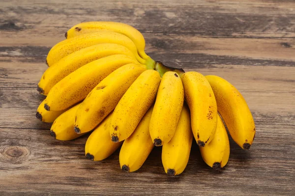 Reife Süße Gelbe Mini Bananenhaufen — Stockfoto