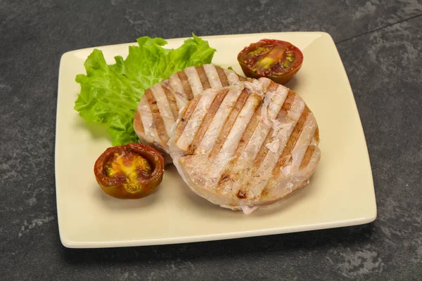 Bistecca Tonno Alla Griglia Con Kumato Insalata — Foto Stock