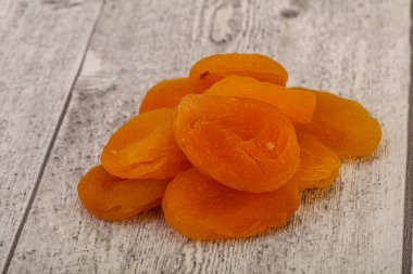 Tatlı, sarı, kurutulmuş kayısı yığını