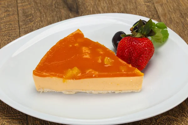 Kayısılı cheesecake çilekli ve naneli.