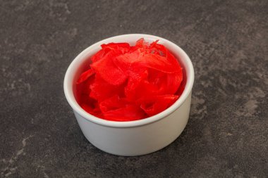 Asya mutfağı terbiye edilmiş zencefil kökü kasede.