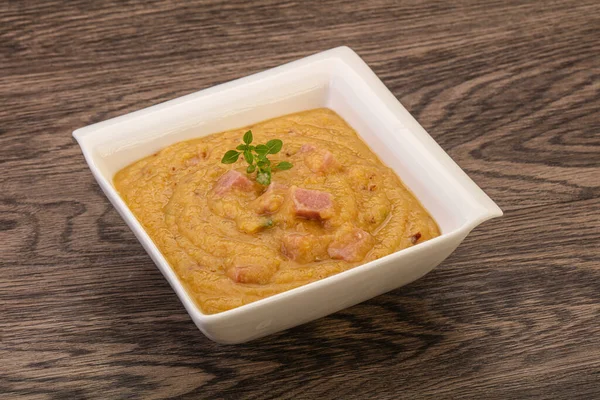 Peas cream soup with smoked pork ribs — Stock Image Peas Cream Soup Smoked Pork Ribs Stock Picture
