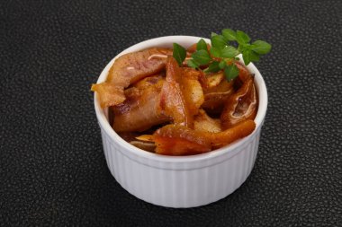 Kasede domuz kulağı var.