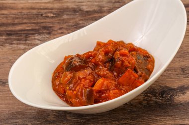 Domatesli ve otlu patlıcan sote.