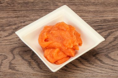 Balık yumurtası kasede atıştırmalık