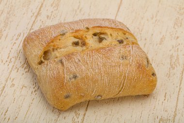 İtalyan ciabatta ekmeği ve zeytinyağı.