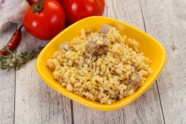 Et ve baharatlı bulgur.