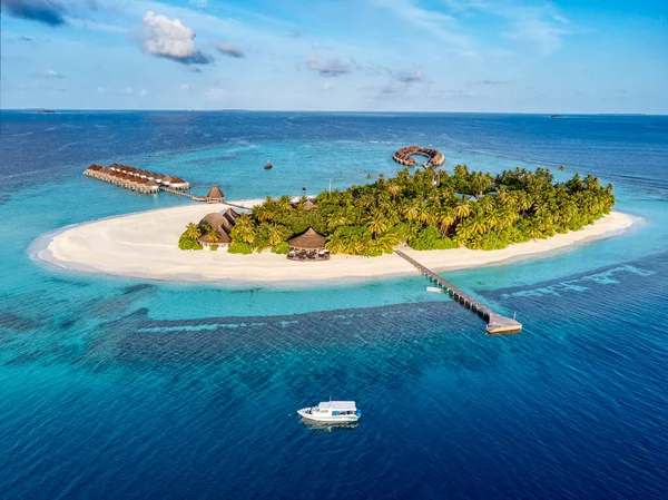 Letecký Pohled Malý Rekreační Ostrov Při Východu Slunce — Stock fotografie