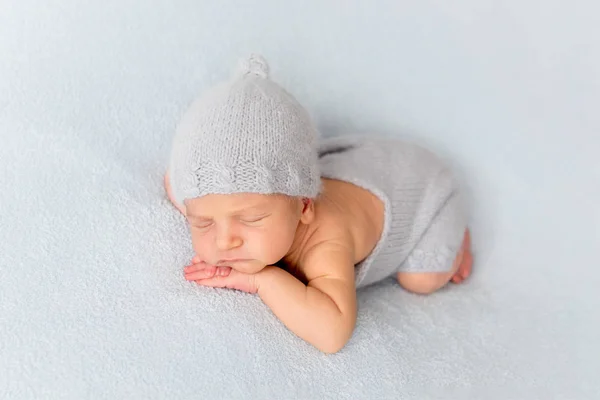 Tender newborn sleeping on belly — Stock Photo, Image