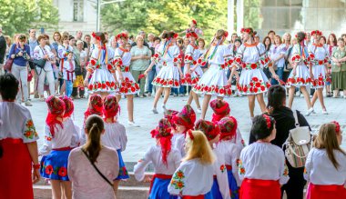 İnsanlar kutlamak Vyshyvanka gün, Kharkiv, Ukrayna