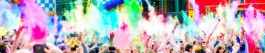 İnsanlar bayram kutlama Festivali Kharkiv, Ukrayna renk.