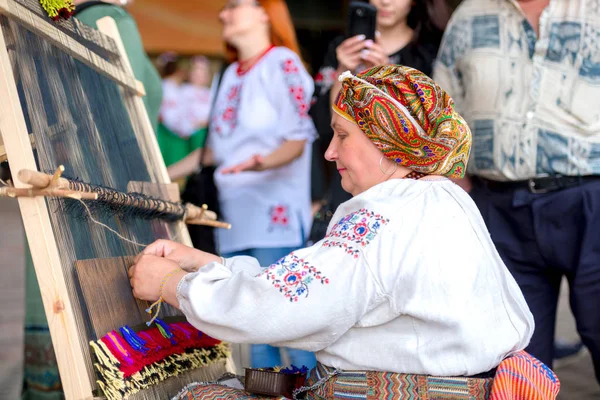 Lidé slaví Vyshyvanka den, Charkov, Ukrajina — Stock fotografie