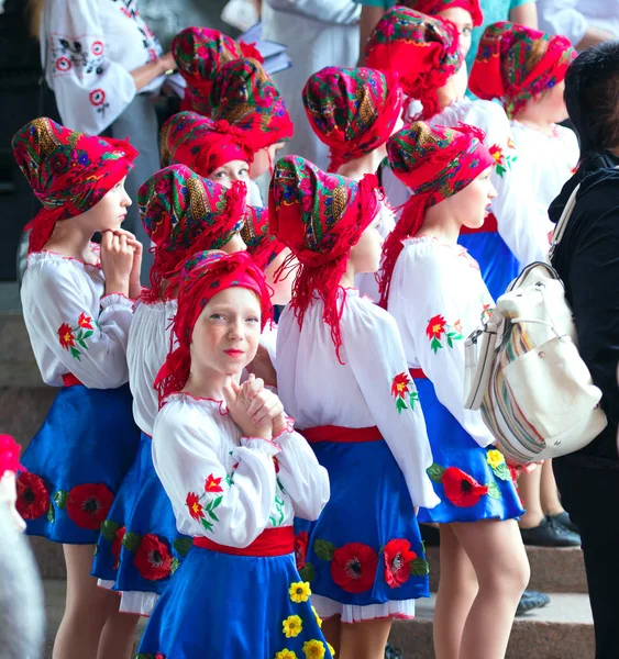 Lidé slaví Vyshyvanka den, Charkov, Ukrajina — Stock fotografie