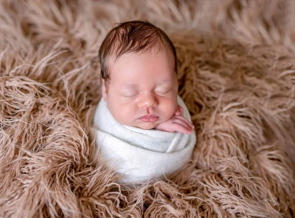 Niño recién nacido dormido —  Fotos de Stock