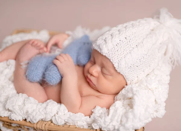Spící novorozeně chlapce — Stock fotografie