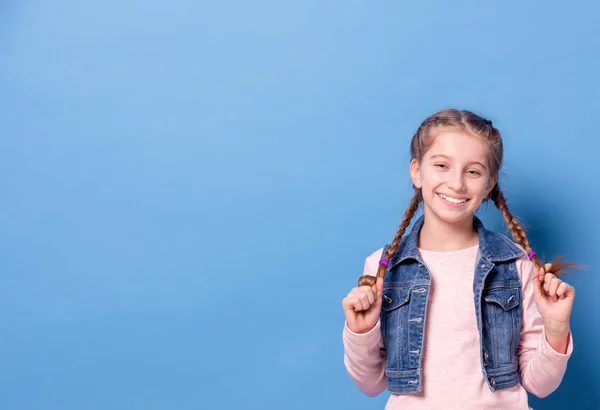 フランス三つ編み若い十代の少女 — ストック写真