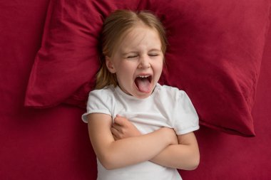 Kaprisli küçük kız resisiting yatma vakti