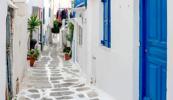 Smal gata med vita hus, Grekland — Stockfoto