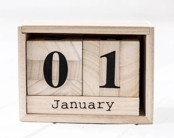 Houten kalender die eerste van januari toont — Stockfoto