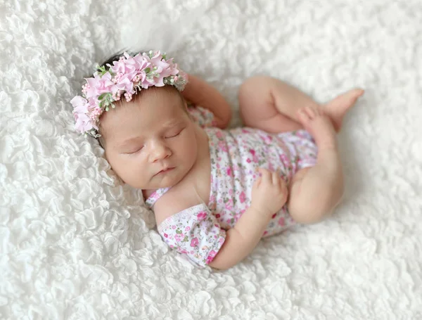 Dormir bébé fille nouveau-né — Photo