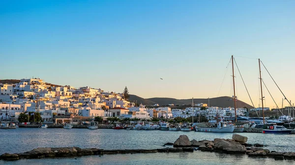 Stary port w Paros o zachodzie słońca. Grecja — Zdjęcie stockowe