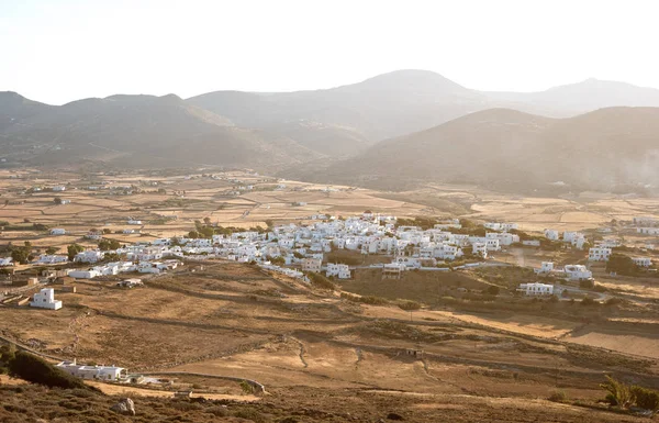 Pueblo Paros Grecia montañas —  Fotos de Stock