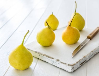 tatlı parlak sarı-yeşil armut