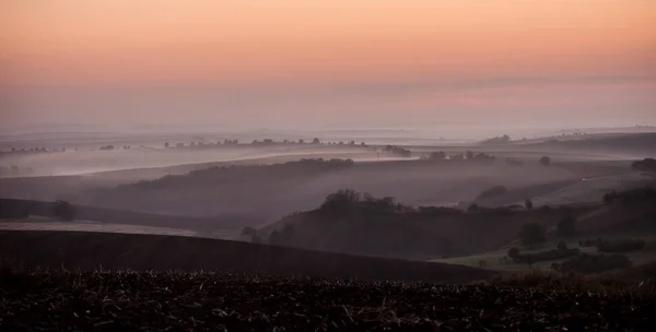 Ochtend uitzicht over ruime Moravische landschap — Stockfoto