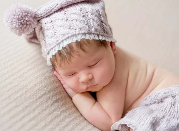 Schattige kleine baby zoet slapen — Stockfoto