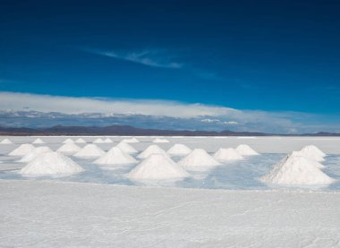Salar de Uyuni Bolivya'daki güneş toplayan