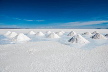Salar de Uyuni Bolivya'daki güneş toplayan