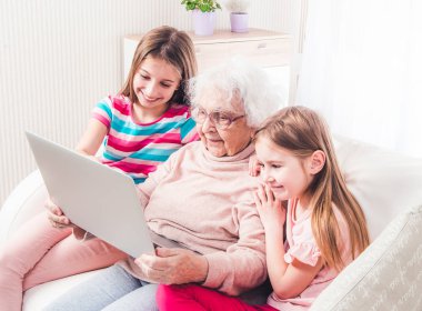 Büyük-büyükannesi granddaughters ile