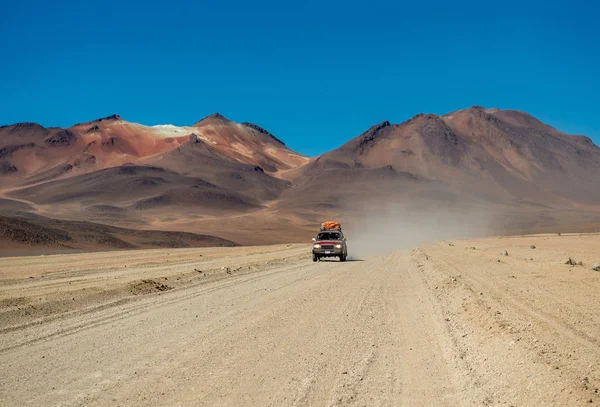 볼리비아 햇볕에 타고 자동차 — 스톡 사진