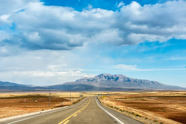 Bolivya'daki yol — Stok fotoğraf