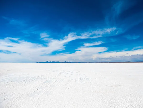 볼리비아에 햇빛이 흰색 표면 — 스톡 사진