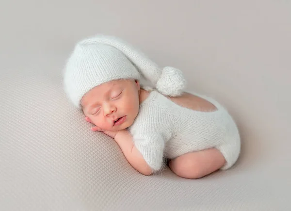 Schattige baby zoet slapen — Stockfoto