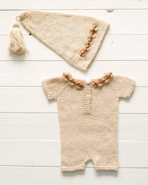 Bunte Strickkleidung für Babys — Stockfoto