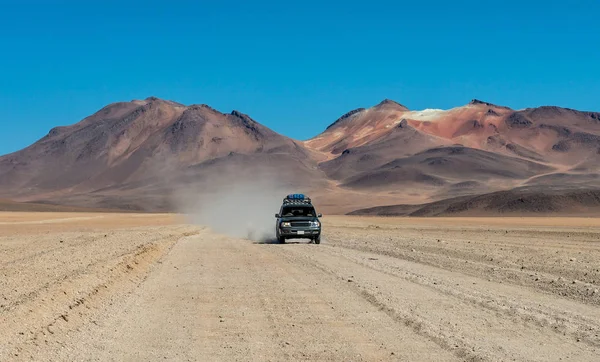 볼리비아 햇볕에 타고 자동차 — 스톡 사진